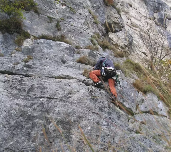 Le placche di partenza del III tiro - Matteo Burato, Arrampicare ad Asiago e dintorni