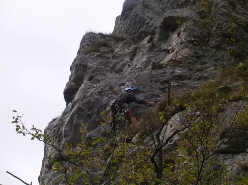 Passaggio chiave del II tiro - Matteo Burato, Arrampicare ad Asiago e dintorni
