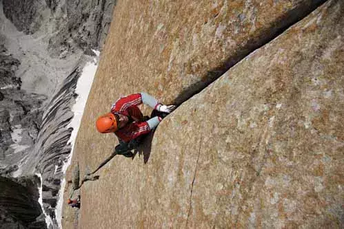 Alexander Huber climbing on the fifth pitch - Planet Fear