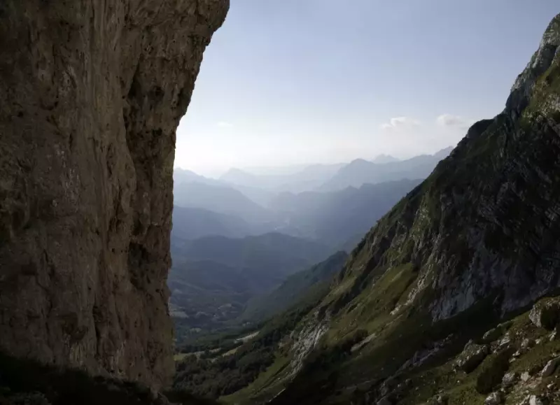 Vista della Val Resia dalla Parete, torrione del Mulaz, presso l'attacco della via. - Fondazione degli Amici di L. Ron Hubbard
